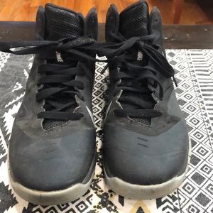 Boys 6.5 Nike black basketball shoes